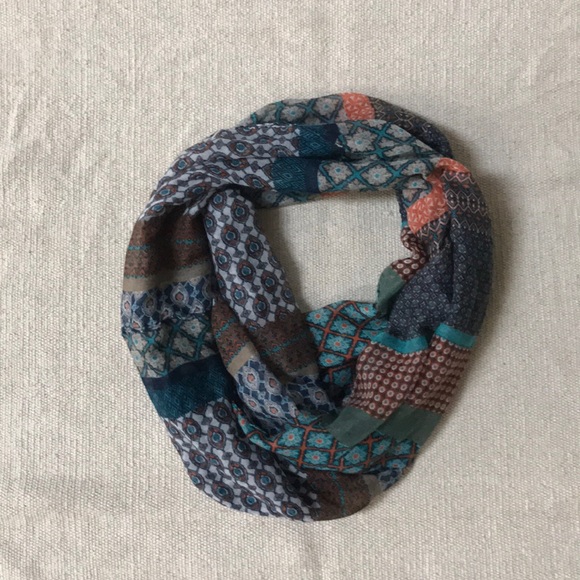 Accessories - Infinity scarf